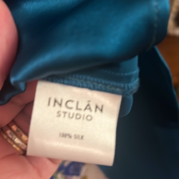 Inclan Studio 100% silk blue top. Small. - Picture 8 of 9